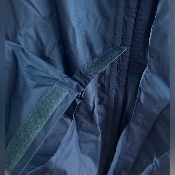 Men’s Mountain Hardwear Acadia Rain Jacket - Picture 7 of 9